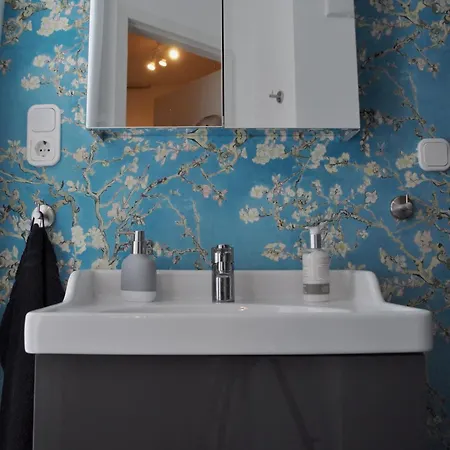 Privatunterkunft In Atelierwohnung *