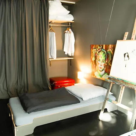 In Atelierwohnung בית אירוח